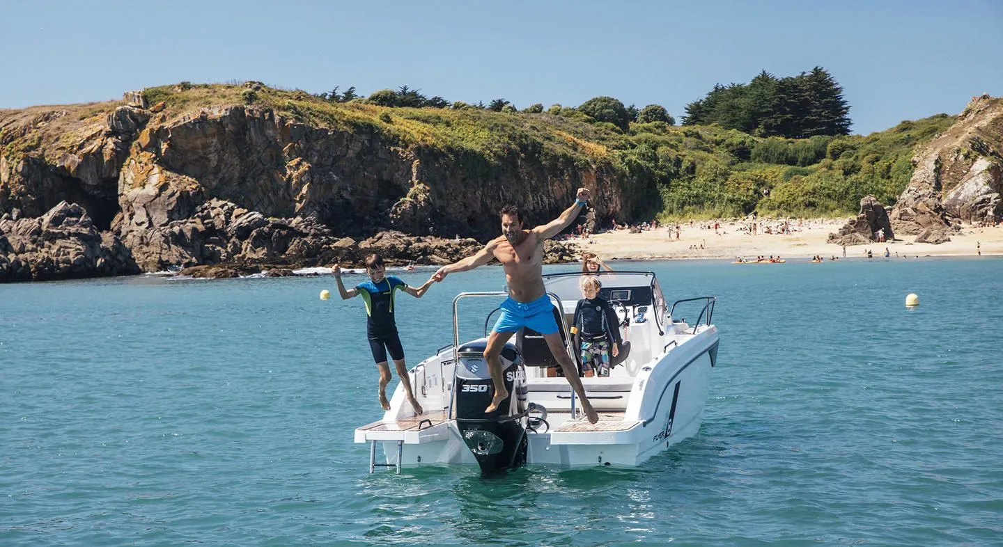 Explore Denia on a 8.1m Rental Beneteau Flyer 8 Sundeck