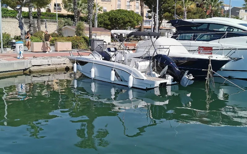 Charter a 6.96m Motor Boat in Bandol