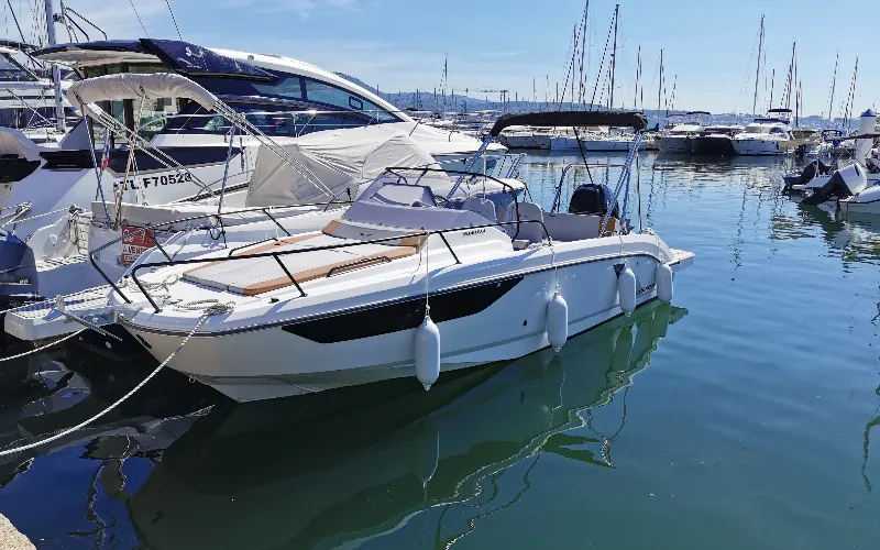 Charter a 6.96m Motor Boat in Bandol