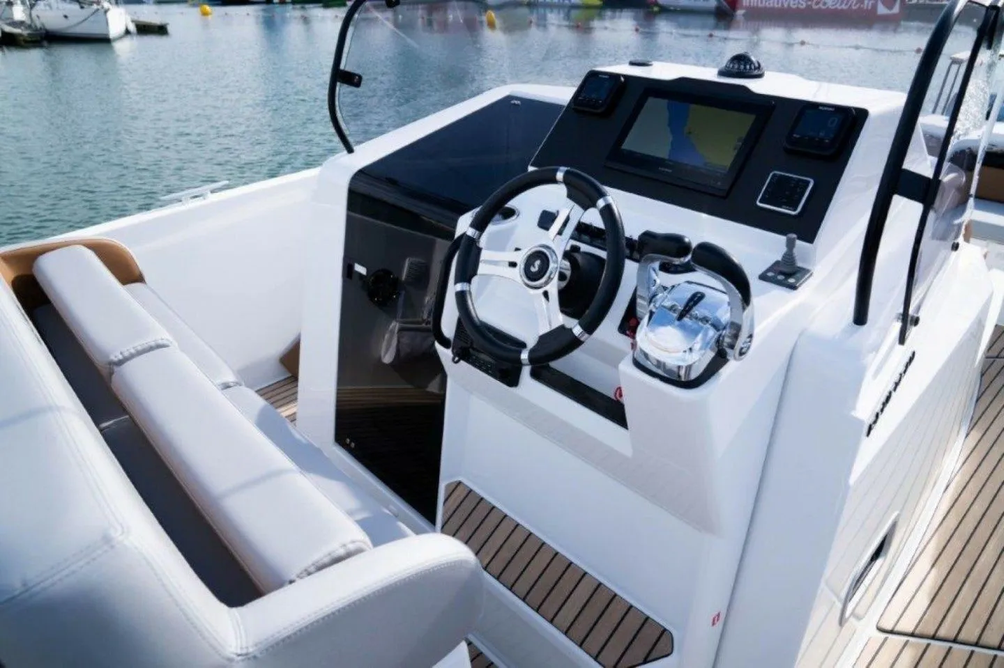 Rent a 9m Beneteau Flyer 9 Spacedeck Motor Boat in Propriano