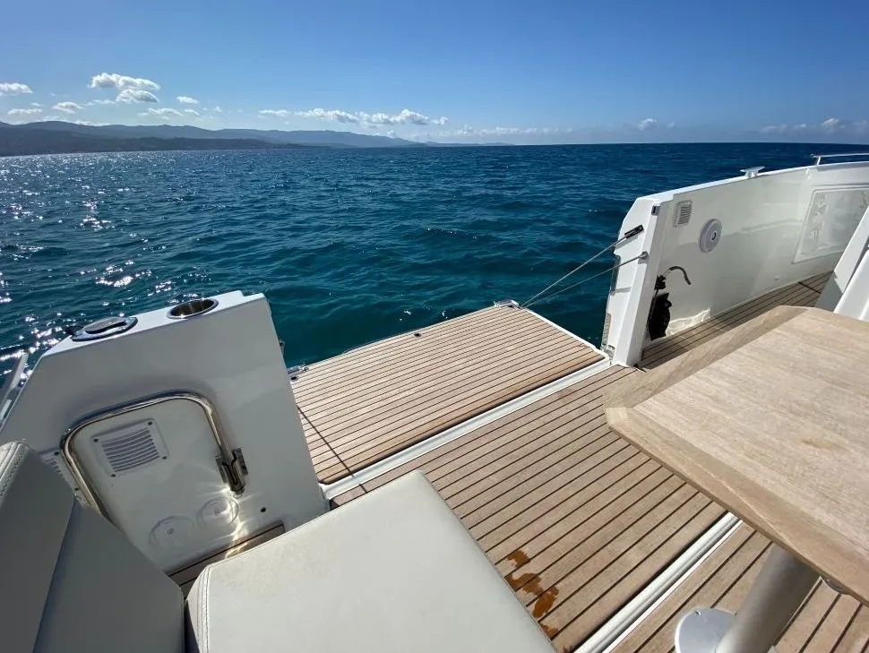 Rent a 9.1m Motor Boat in Ajaccio