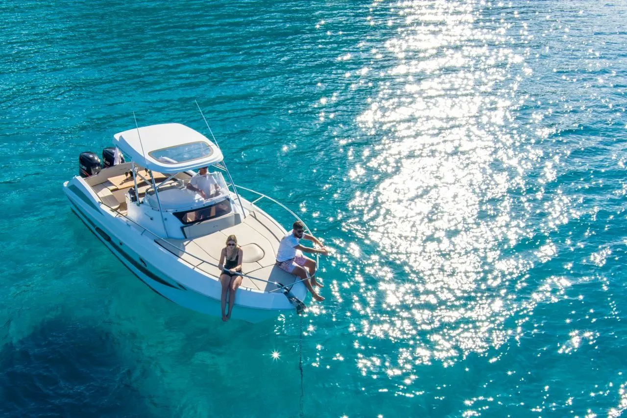 Rent a 9m Boat in Agios Nikolaos