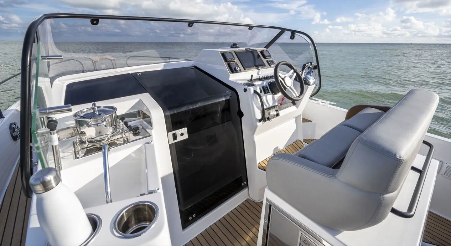 9.1m Mahón Motor Yacht Hire