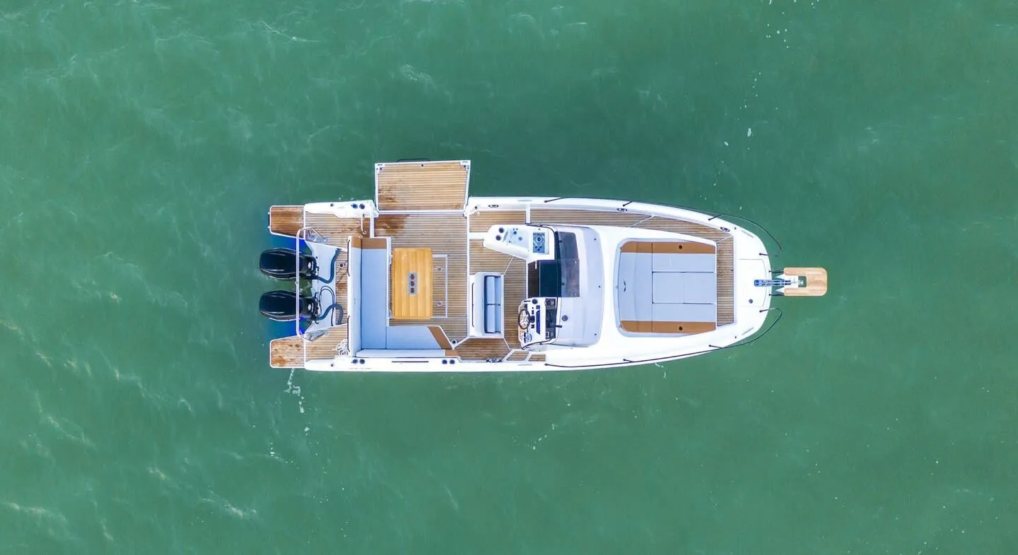 Flyer 901 Charter Boat