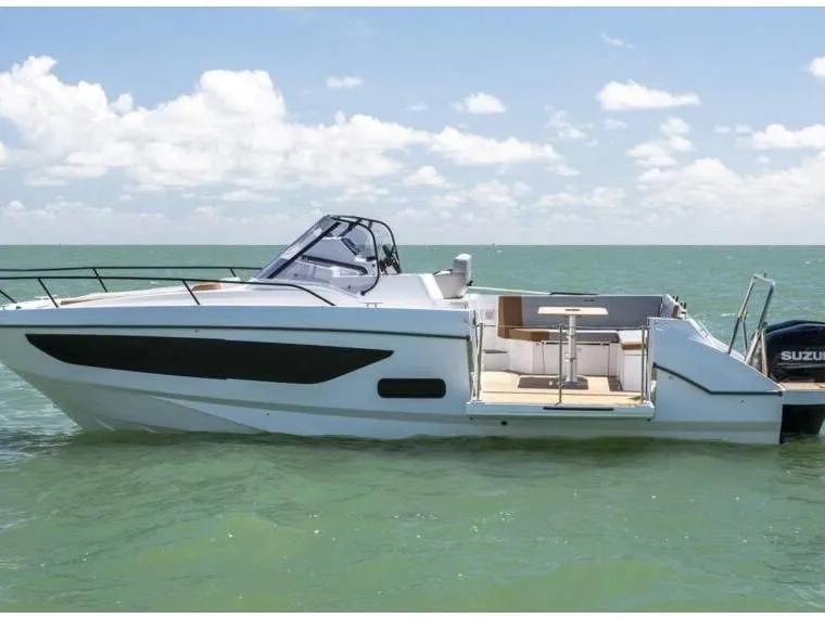Rent a 9.1m Motor Boat in Rovinj