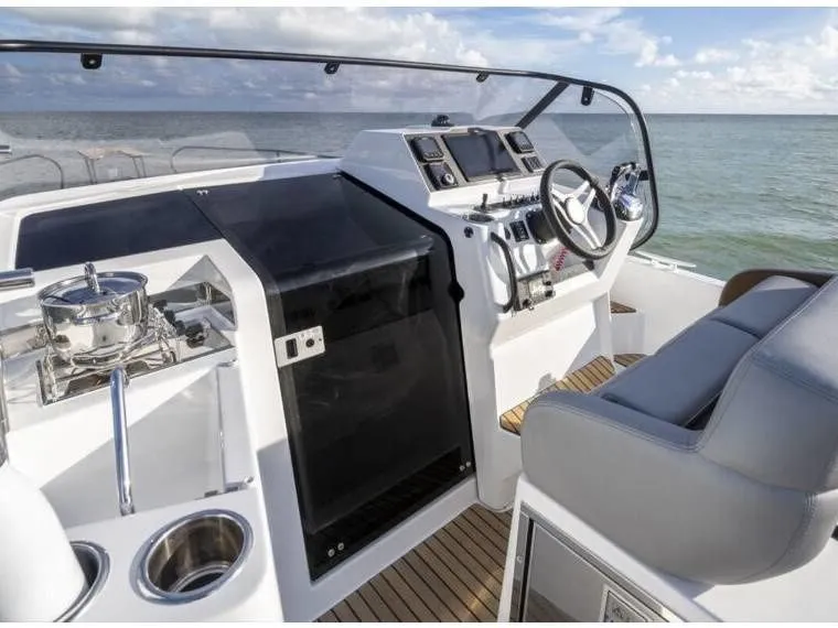 Rent a 9.1m Motor Boat in Rovinj