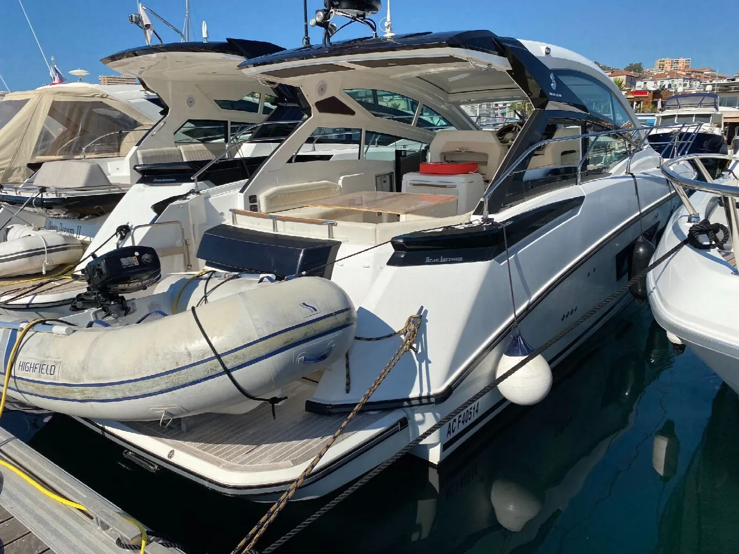Charter a 12.67m Motor Yacht Beneteau Gran Turismo 40 in Ajaccio