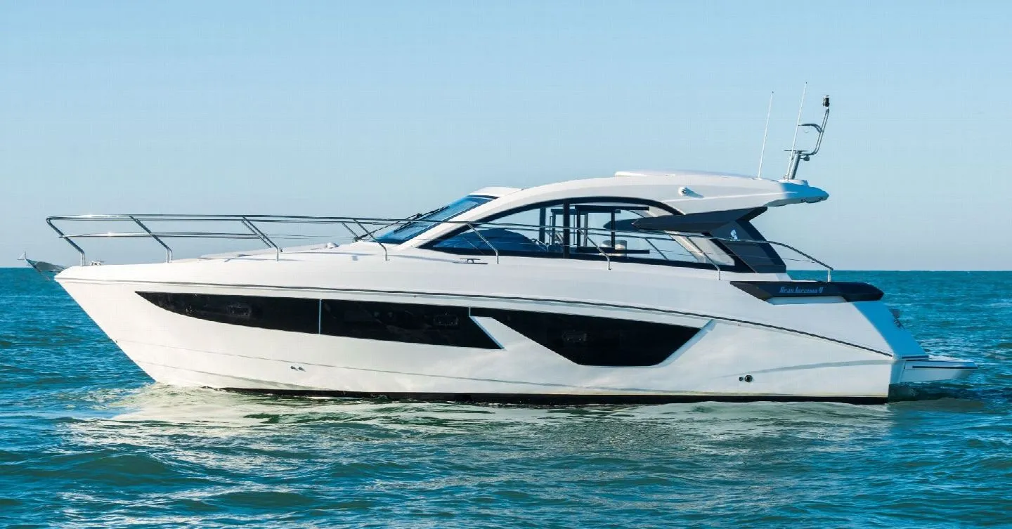 Rent a 12.67m Motor Yacht Beneteau Gran Turismo 41 in Cogolin
