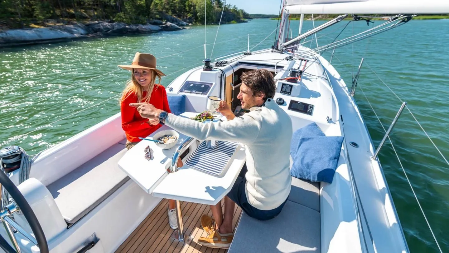 Rent a 9.53m Beneteau Oceanis 30.1 in Balatonfured