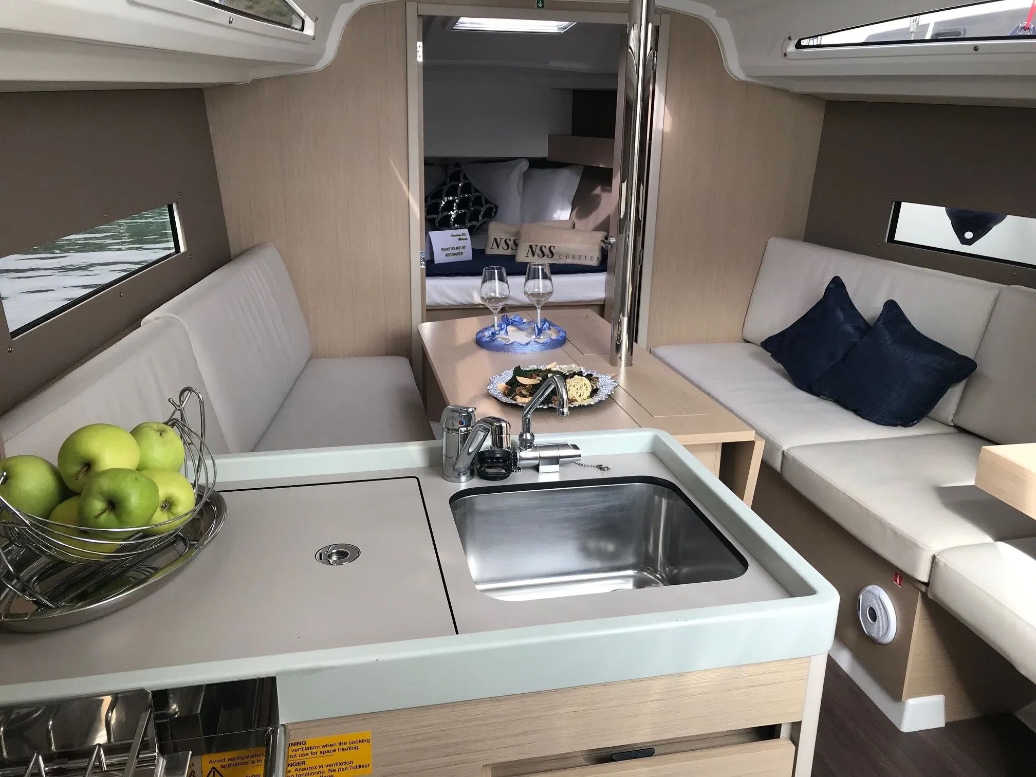 Charter a 9.53m Sailing Yacht Beneteau Oceanis 30.1 in Porto Rotondo