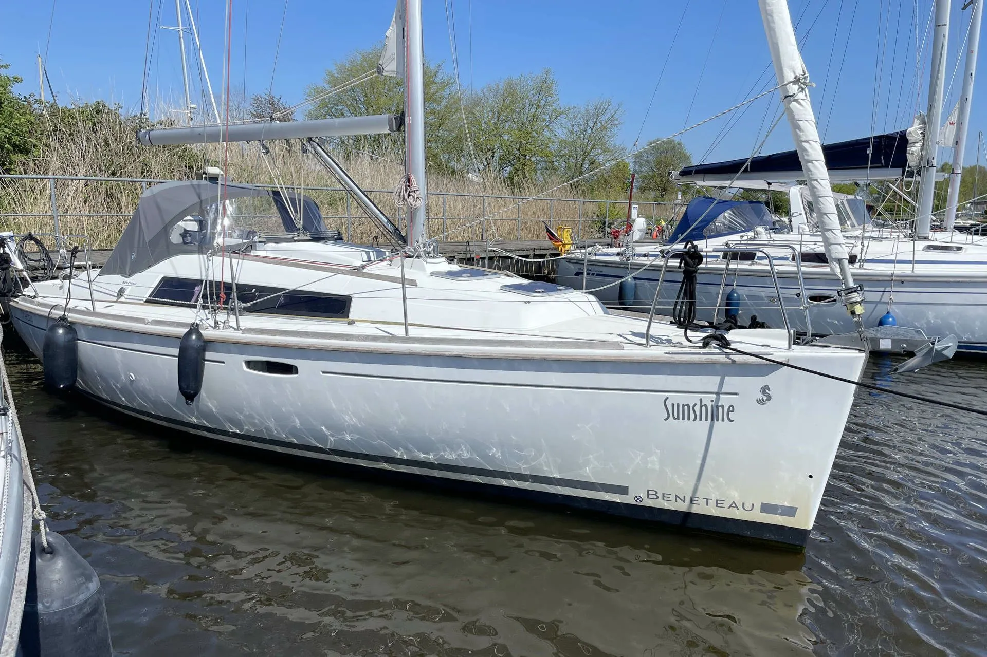 Explore Barth on a 9.66m Beneteau Oceanis 31 Sailing Yacht Rental