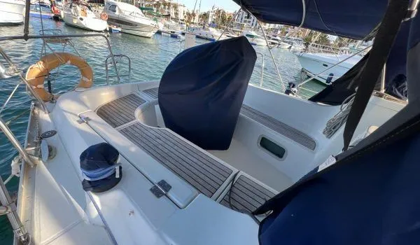 9.7m Isla Canela Beneteau Oceanis 323 Hire