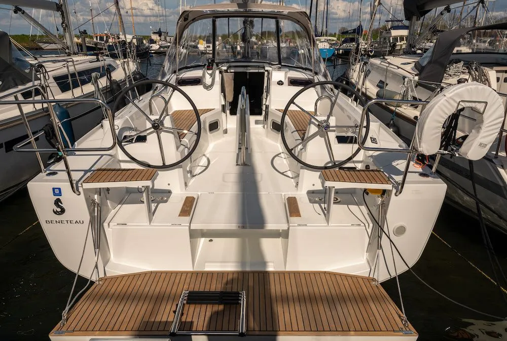 No Name Charter Boat