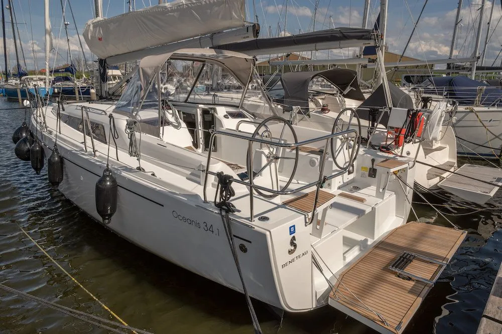 Explore Andijk on a 10.77m Rental Sailing Yacht Beneteau Oceanis 34
