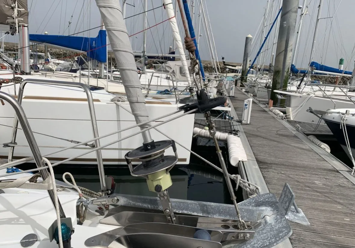 Charter a 10.34m Sailing Yacht in Quiberon