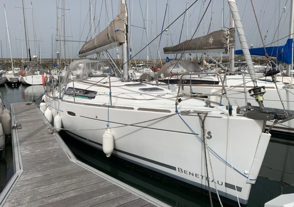 Artos Charter Boat