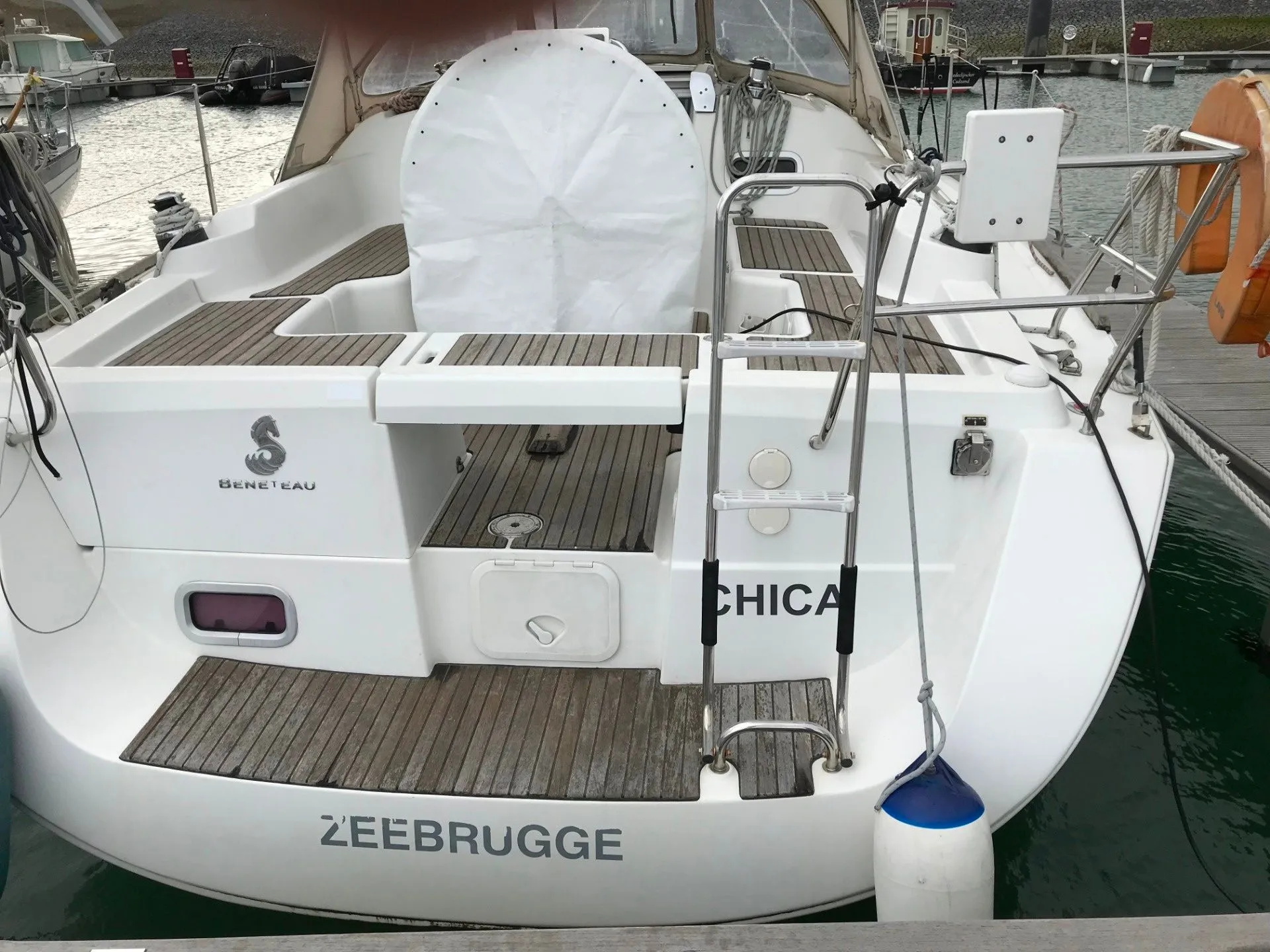 Explore Cadzand on a 10.34m Rental Sailing Yacht