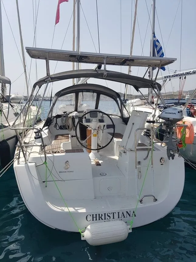 Explore Nea Peramos on a 10.34m Rental Boat