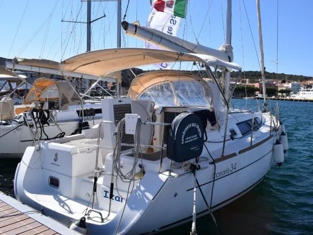 Charter a 10.34m Beneteau Oceanis 34 Sailing Yacht in Carloforte