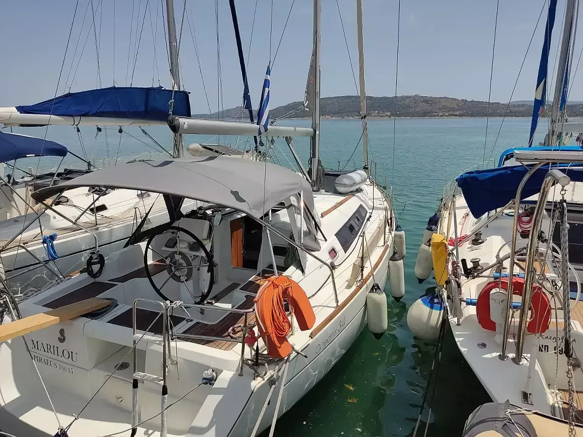 Charter a 10.34m Beneteau Oceanis 34 Sailing Yacht in Nea Peramos