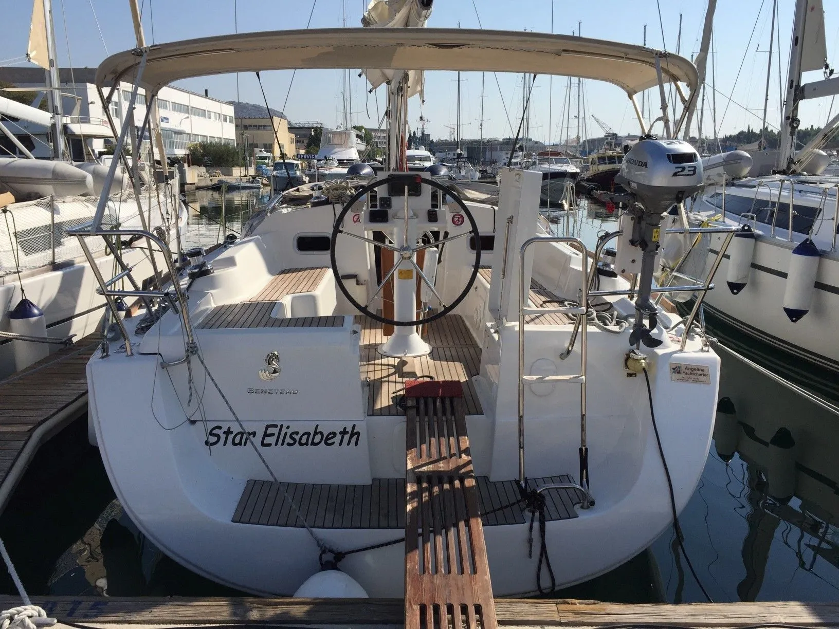 Charter a 10.34m Beneteau Oceanis 34 Sailing Yacht in Šibenik