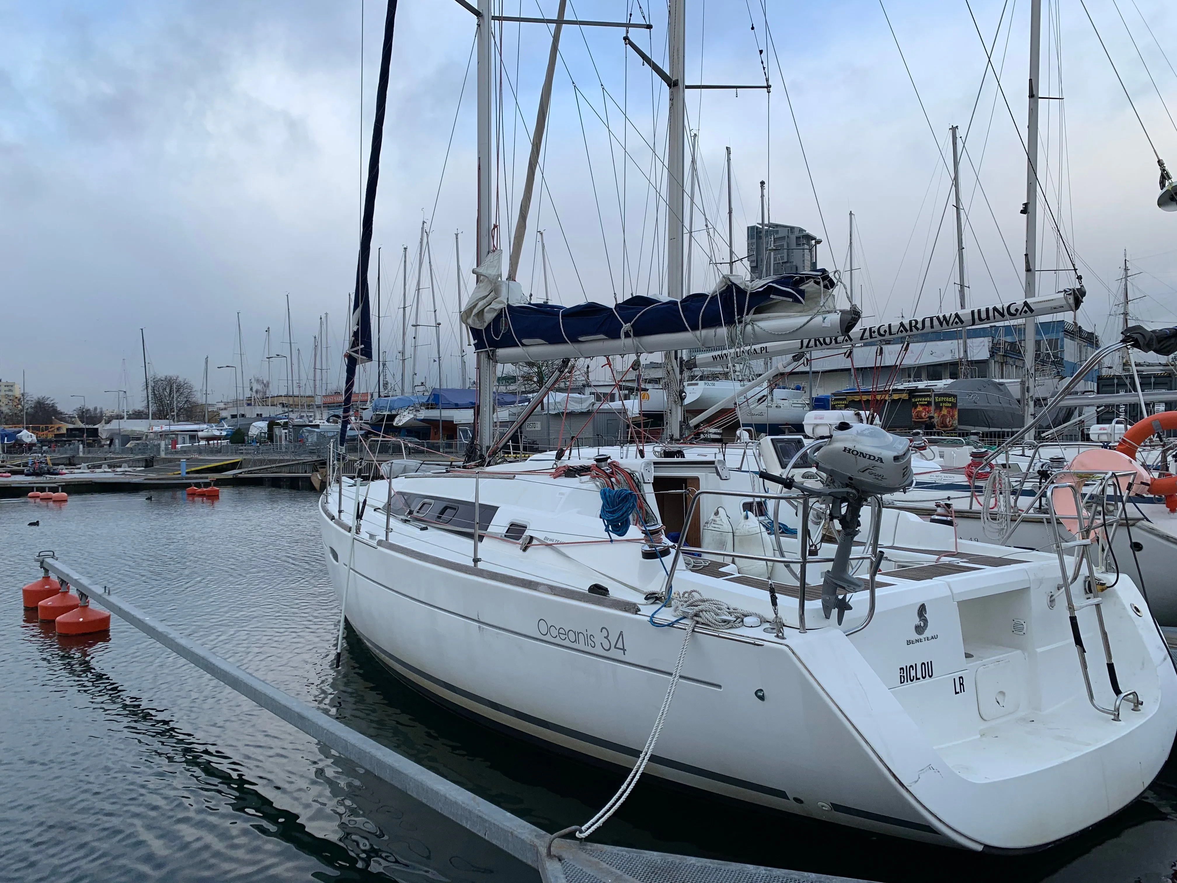 Rent a 10m Beneteau Oceanis 34 in Gdynia