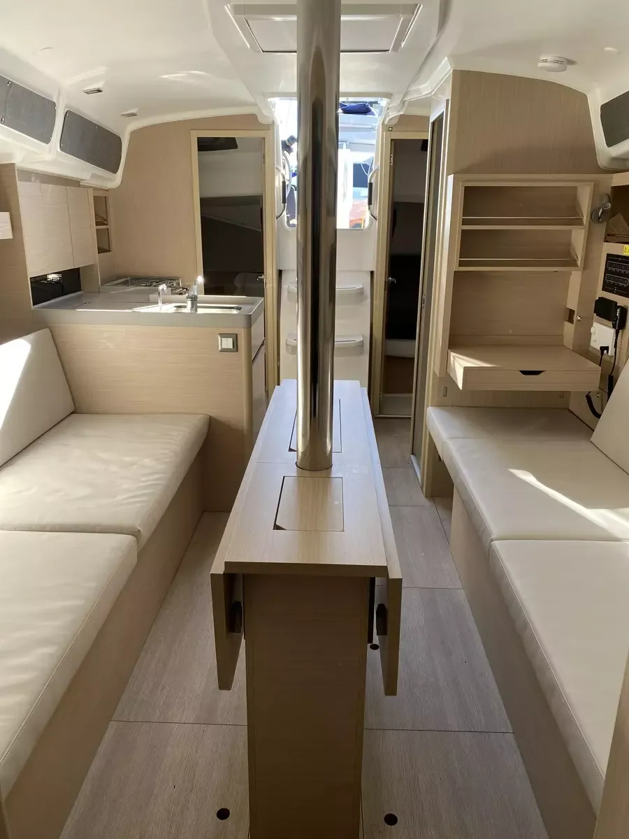 Delfino Charter Boat