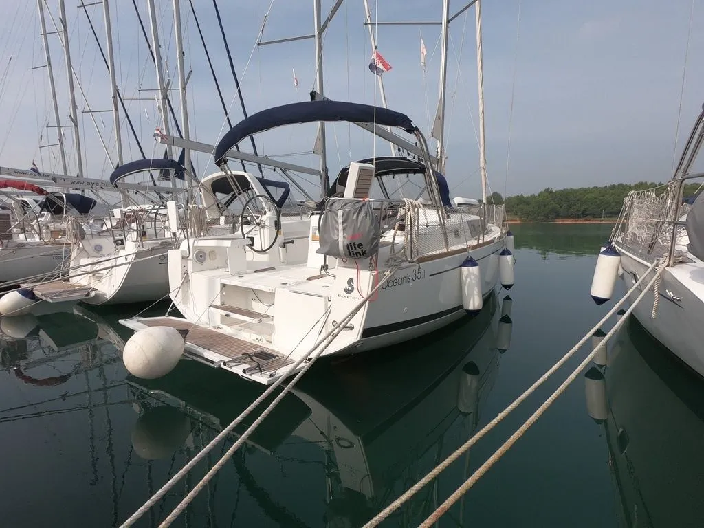Explore Medulin on a 10.45m Rental Boat