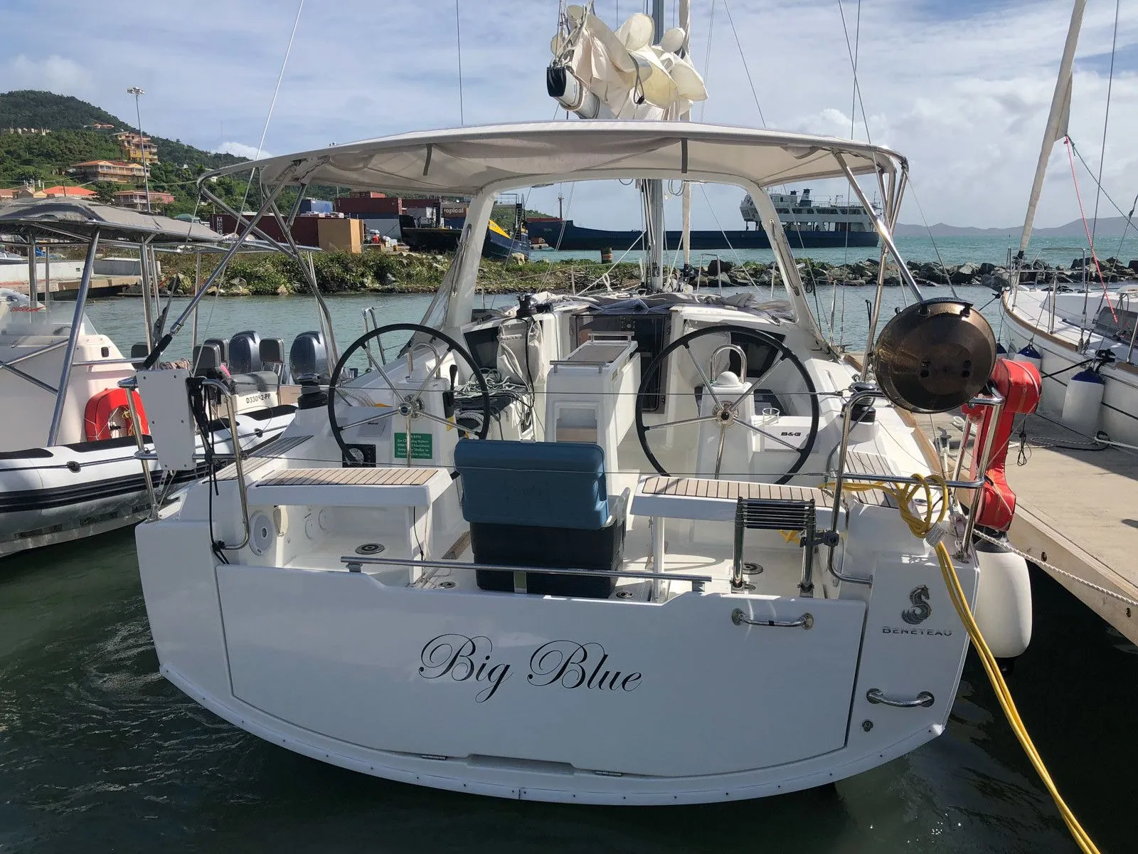 Charter a 10.45m Beneteau Oceanis 35 in Road Town
