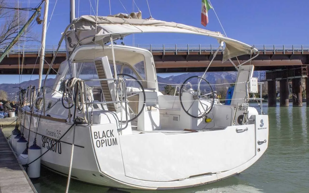 Rent a 10.45m 3 Cabin Sailing Yacht in Bocca di Magra