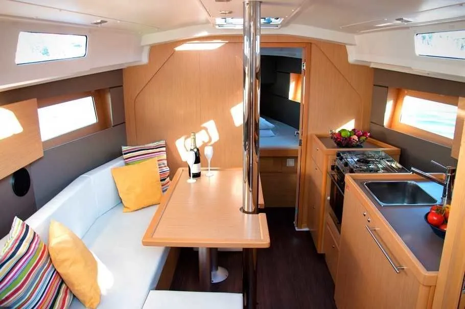 Rent a 10.45m 3 Cabin Sailing Yacht in Bocca di Magra