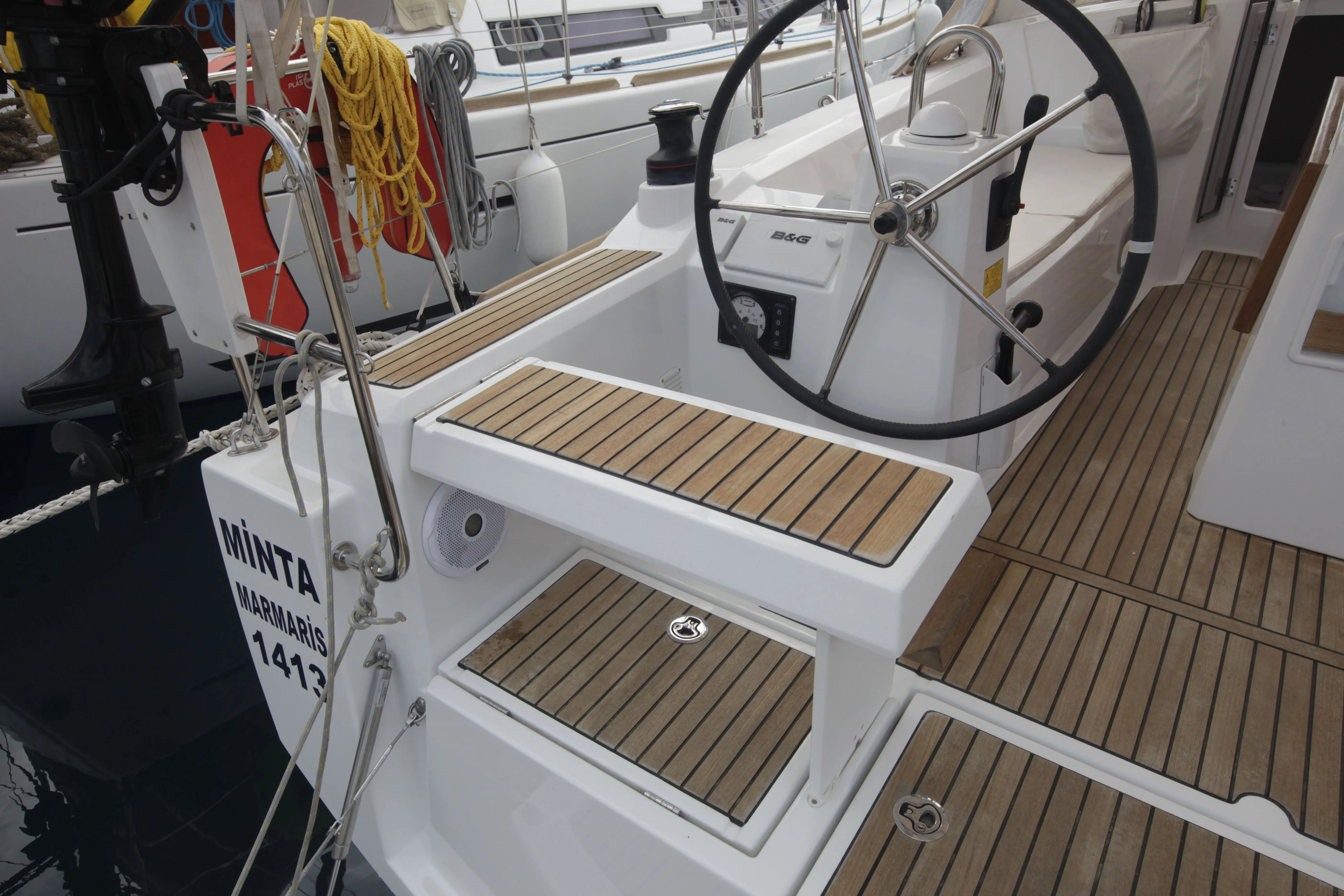 Minta Charter Boat