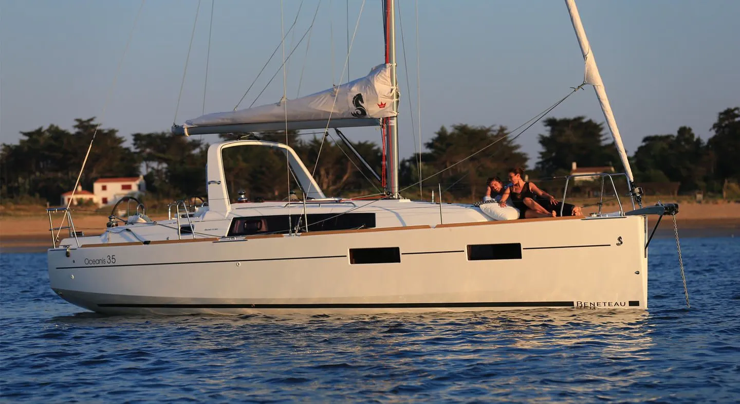 Zomer Charter Boat