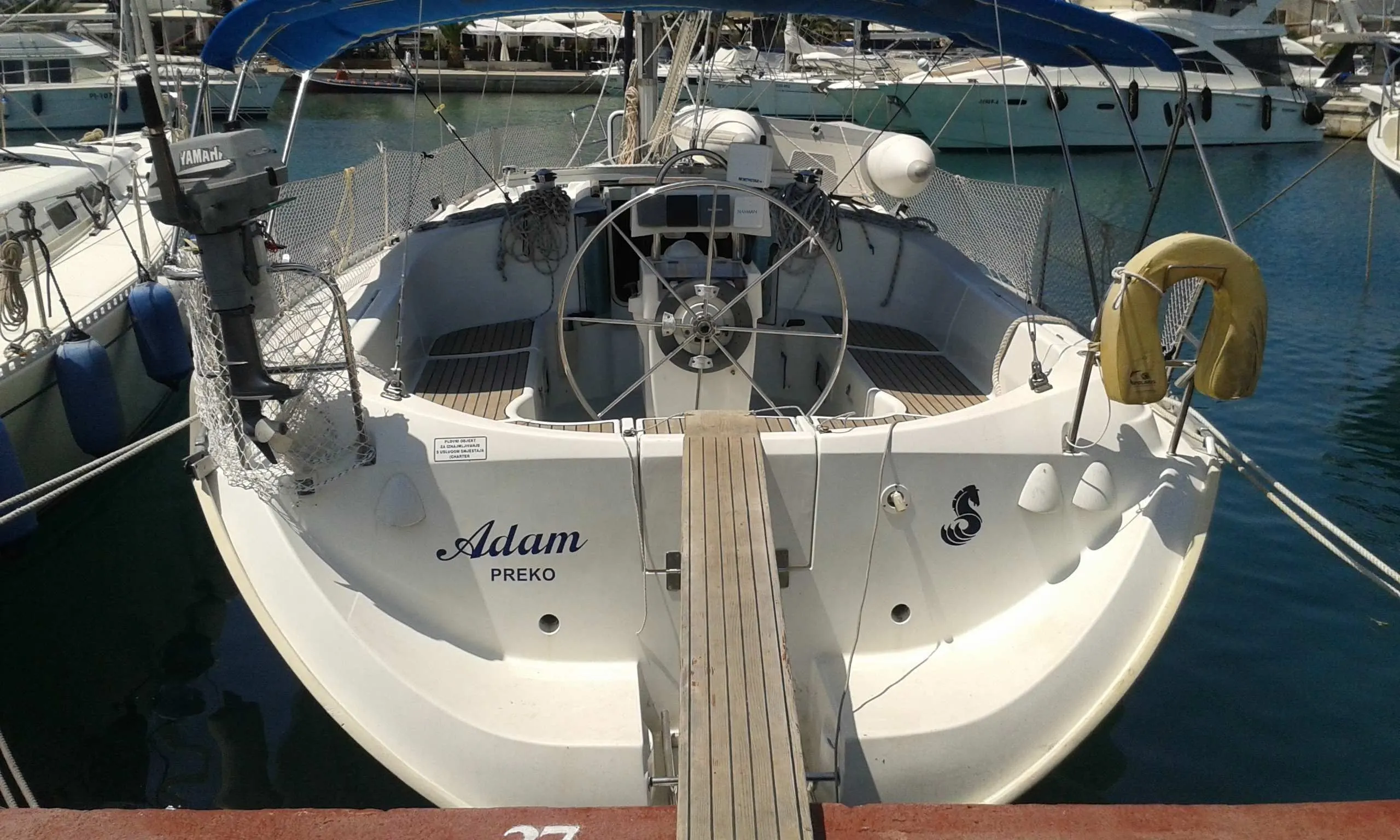 Rent a 10.67m Boat in Milna