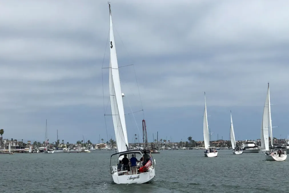 Explore Los Angeles on a 10.45m Rental Sailing Yacht Beneteau Oceanis 35.1