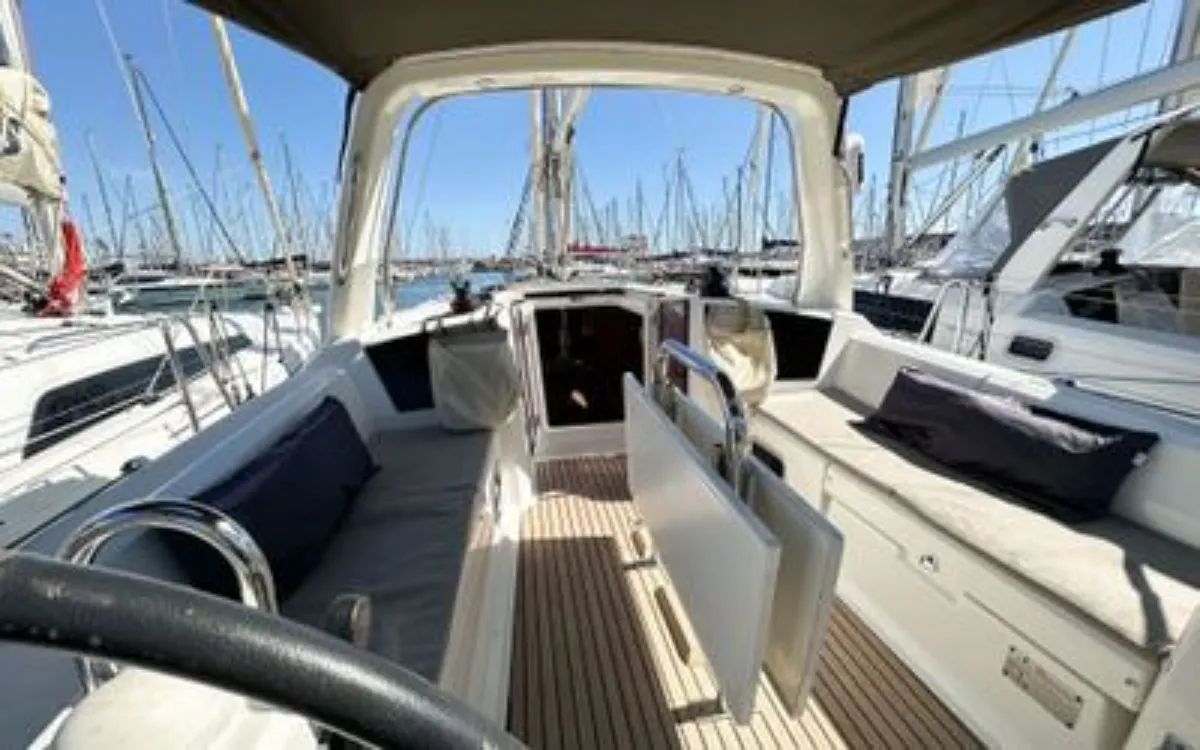 Rent a 10.5m Beneteau Oceanis 35.1 in Barcelona