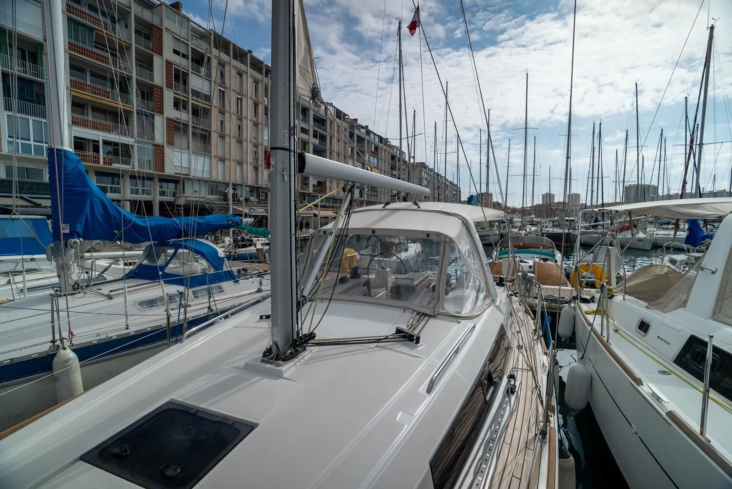 Explore Toulon on a 10.45m Rental Sailing Yacht Beneteau Oceanis 35.1