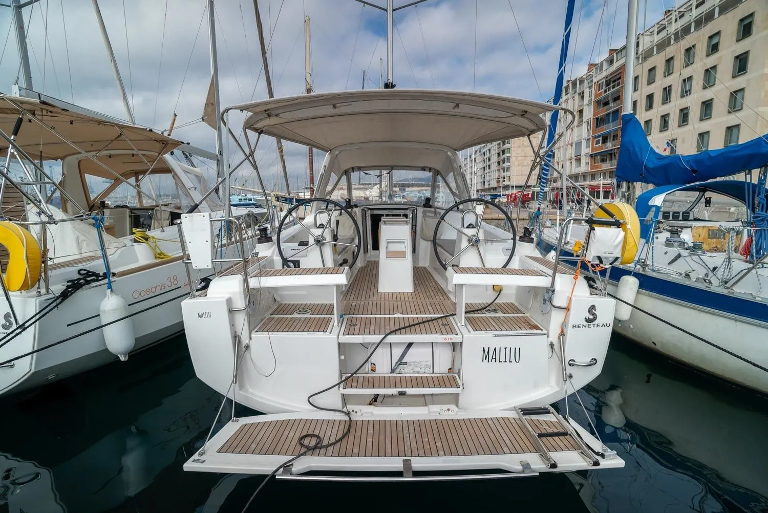 Explore Toulon on a 10.45m Rental Sailing Yacht Beneteau Oceanis 35.1