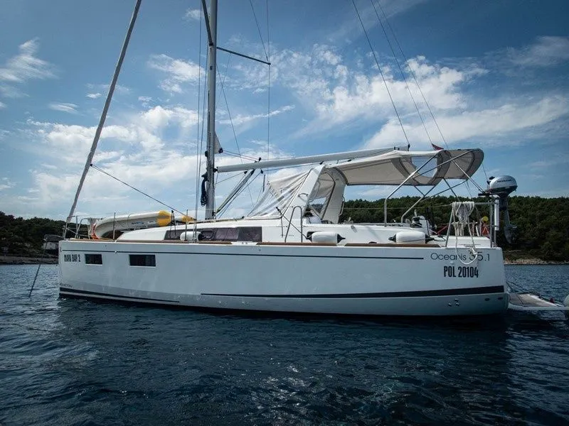 Boot - Explore Split on a 10.45m Beneteau Oceanis 35.1 Sailing Yacht Rental