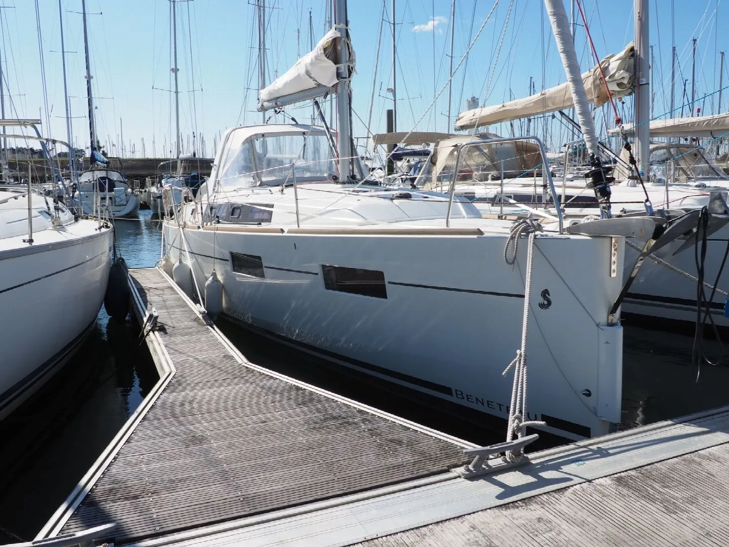 Boot - Rent a 9.97m 3 Cabin Sailing Yacht in Arzon