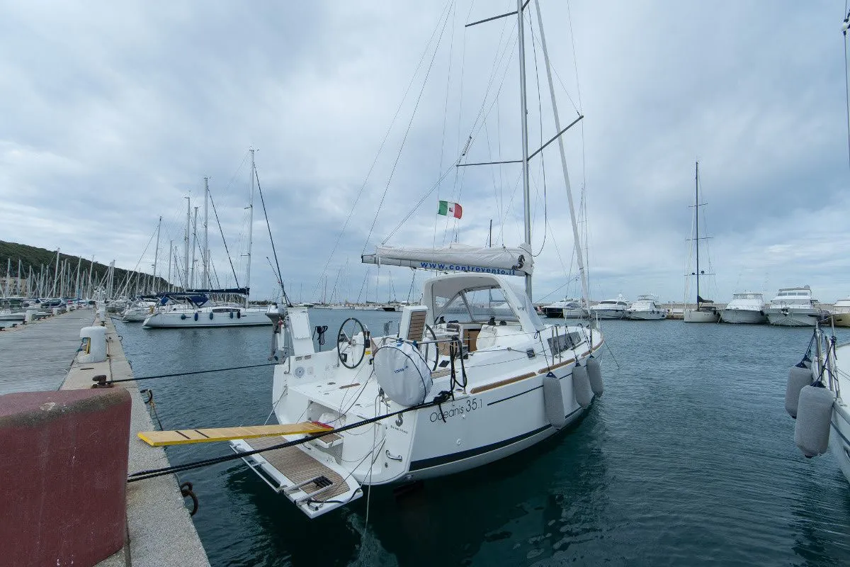 Boat - Charter a 10.45m Beneteau Oceanis 35.1 in Punta Ala