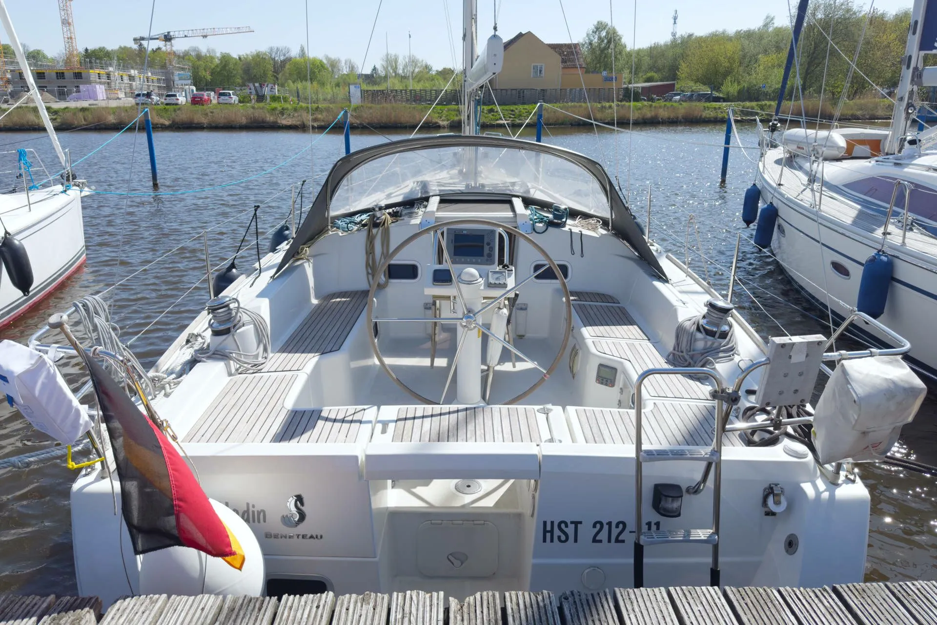 Rent a 11.47m Sailing Yacht Beneteau Oceanis 37 in Barth