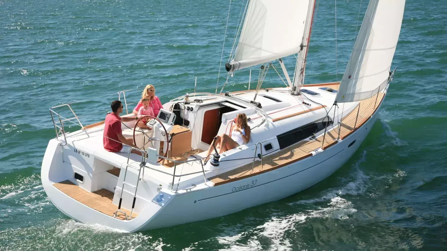 Rent a 11.48m Sailing Yacht in Brest