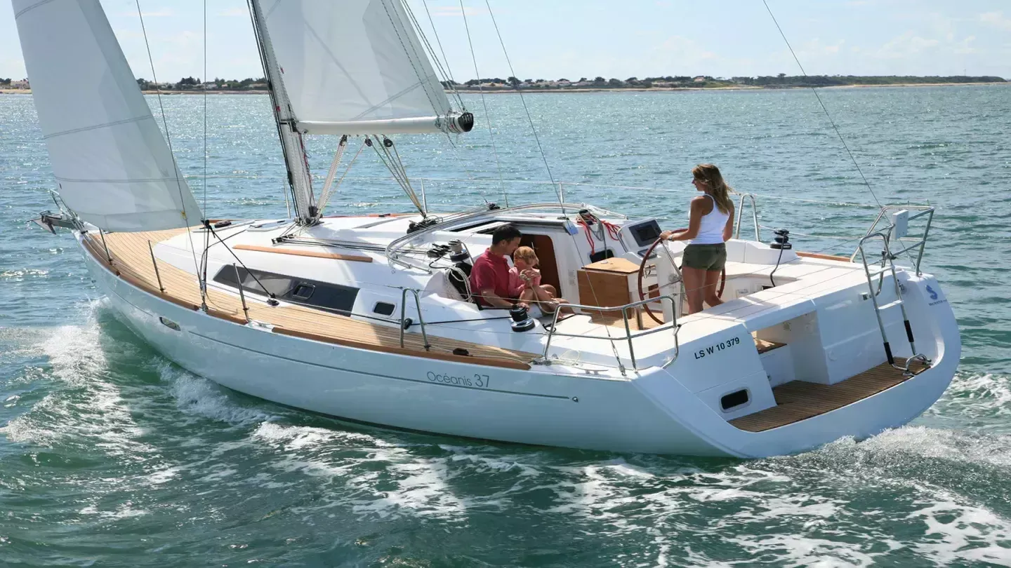 Rent a 11.48m Sailing Yacht in Brest