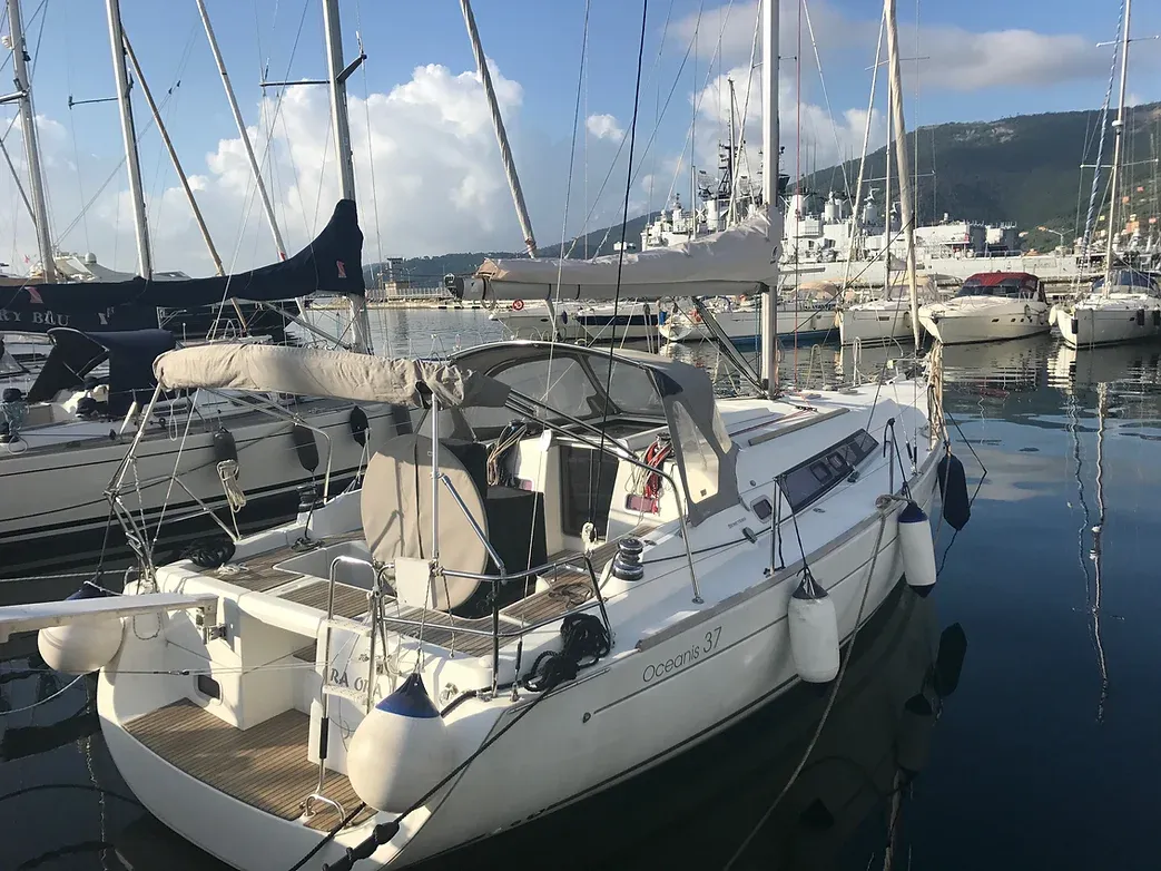Era Ora Charter Boat