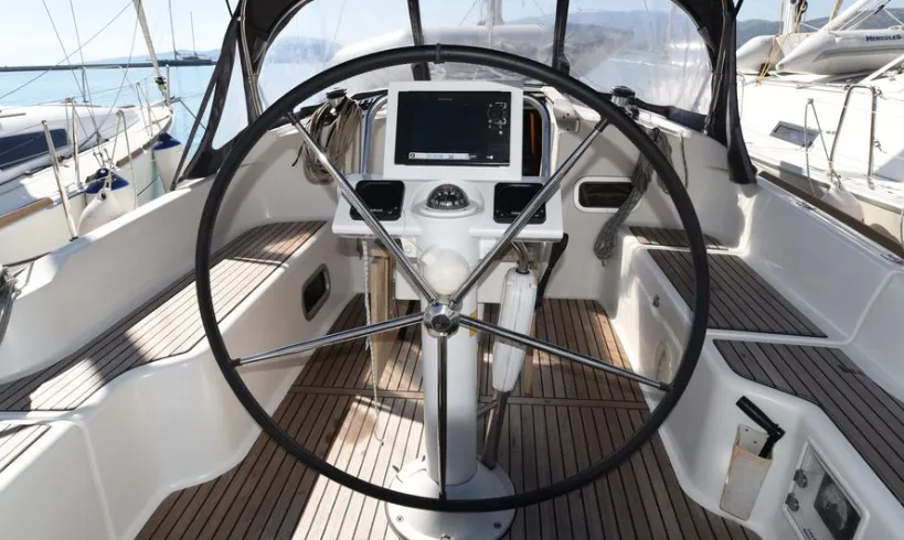 Rent a 11.11m Sailing Yacht in Loutraki