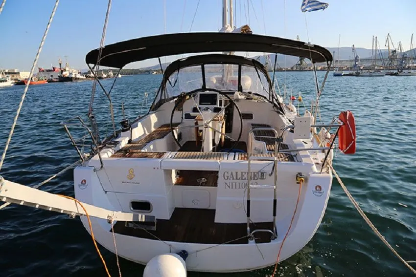 Rent a 11.11m Sailing Yacht in Loutraki