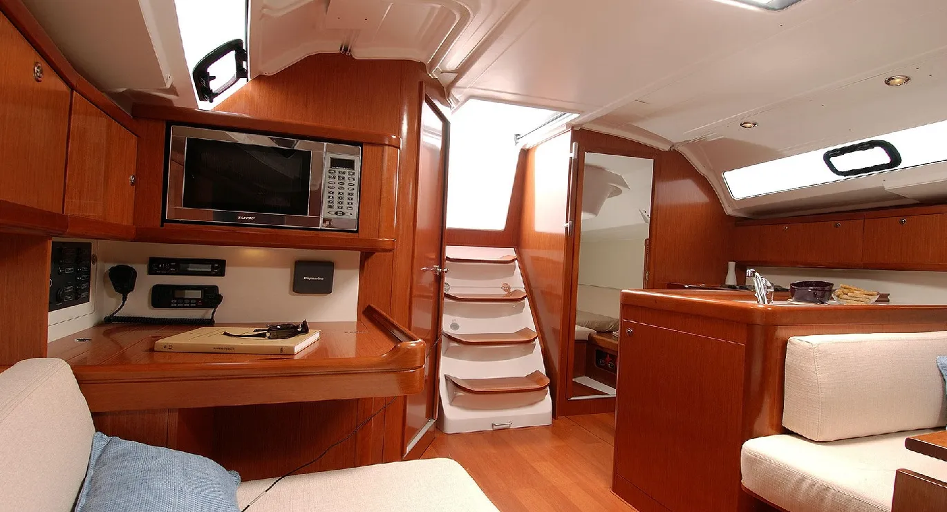 Mina Charterboot - 5