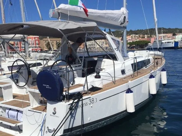 Ánemos Charter Boat