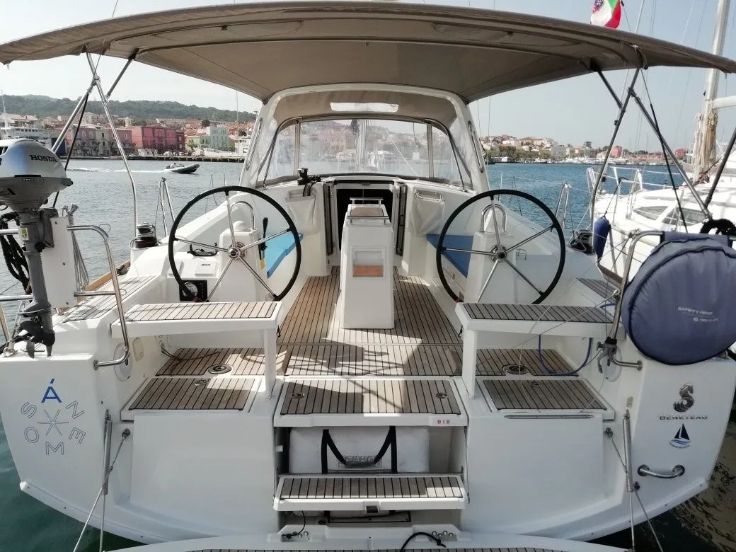 Charter a 11.55m Beneteau Oceanis 38 Sailing Yacht in Carloforte